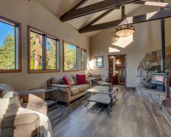 Zephyr Heights Lodge (ZC647), Lake Tahoe Retreat with Hot Tub & Views - Zephyr Cove - Living room