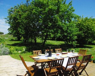 Chez Sampo: Comfort Plus Peace With Nearby Beaches And Beautiful Countryside - Arces - Binnenhof