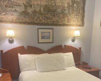 Lovat Arms Hotel - Beauly - Schlafzimmer