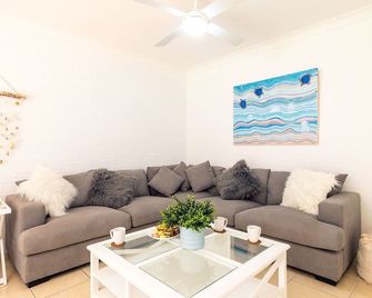 Kurranulla 3 17 Weatherly Close - Nelson Bay - Living room