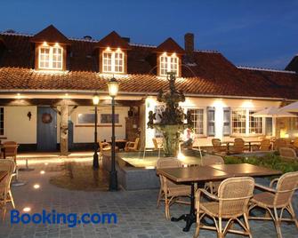 Hotel Restaurant D'Hofstee - Zuienkerke - Building