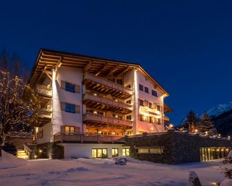 Hotel Tannenhofsuperior - Sankt Anton am Arlberg - Building