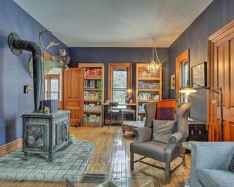 Historic Michigan Farmhouse with Grill and Fire Pit! - Byron Center - Living room