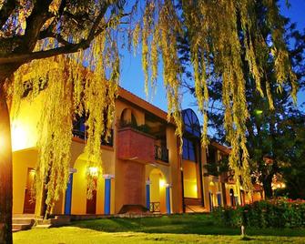 Hotel Los Parrales - Tarija - Building