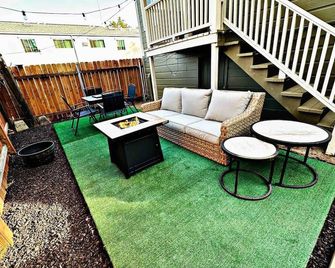 Backyard Bliss - Summer Bbqs And Firepit Nights - Sacramento - Balkong