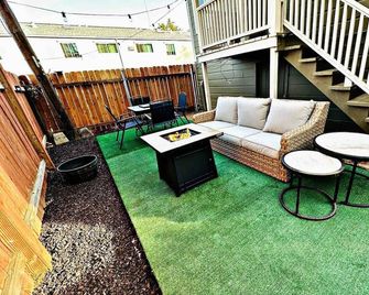 Backyard Bliss - Summer Bbqs And Firepit Nights - Sacramento - Balcón