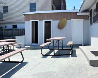 2 Bdrm, 1 Bath Single Home Steps to Beach - Seaside Heights - Patio