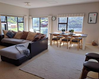 Ocean View Terrace - Dargaville - Living room
