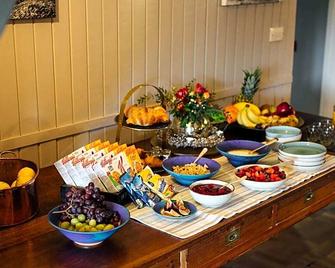 Castlemead Restaurant & Rooms - Tenby - Buffet