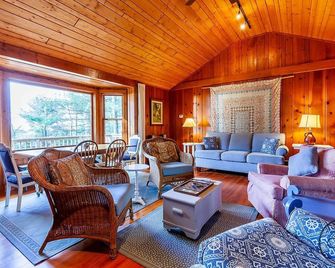 Mid Oaks Cottage - Montague - Sala de estar