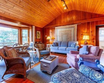 Mid Oaks Cottage - Montague - Sala de estar