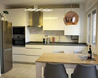 Apartamentos La Herradura Plaza - Haro - Phòng bếp