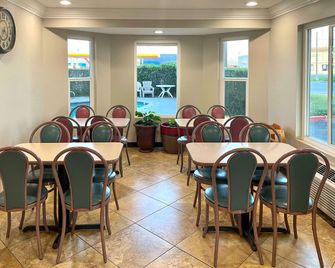 Econo Lodge Inn & Suites Corning Travel Center - Corning - Restaurant
