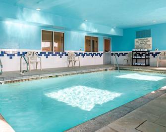 Quality Inn Noblesville-Indianapolis - Noblesville - Pool