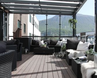 Brattvåg Fjordhotell - Vatne - Balcony