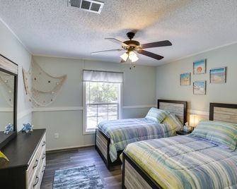 Charming Perry Home ~ 2 Mi to the Gulf! - Perry