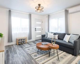 2 Bedroom House - Fire Pit Table Bbq - Downtown - سان دييغو - غرفة معيشة