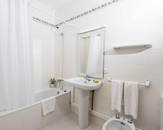 Hotel Madrid - Ciutadella de Menorca - Bathroom