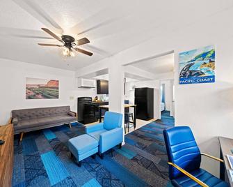 Surf & Sand Inn - Pacific City - Living room