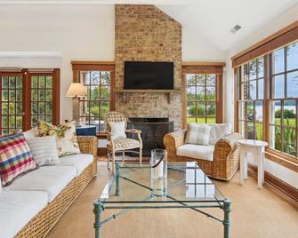Minutes from Downtown Easton and St. Michaels | Charming | 4000 ft of Shoreline - Royal Oak - Living room