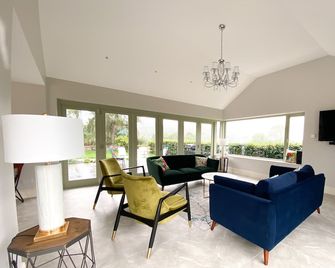 Ballyheifer House - a beautiful 5 bedroom home. - Magherafelt - Living room