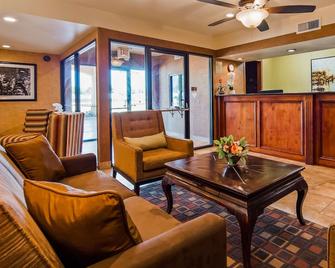 Best Western Exeter Inn & Suites - Exeter - Lobby