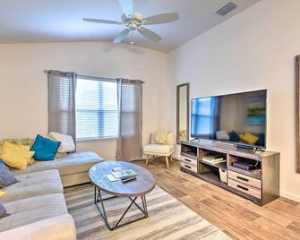 Quiet Home in The Villages with Pool Access! - The Villages - Living room