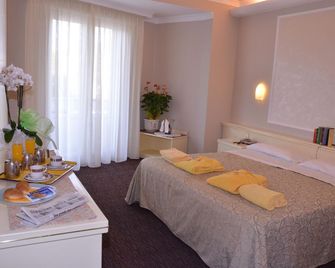 Hotel Terme Marconi - Montegrotto Terme - Bedroom