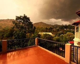 The Allure Villa Resort - Bhimtal - Balkón