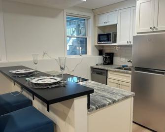 Completely renovated 1-bedroom in the heart of Concord Center. - Concord - Keuken