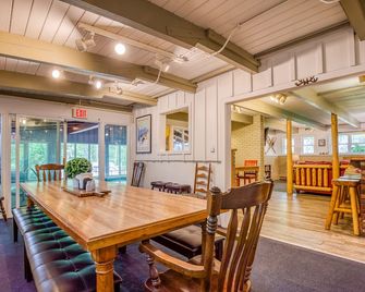 Expansive lodge| 9 Br | Indoor Pool | Sauna | Game Room | 3 Bath - Conway - Essbereich