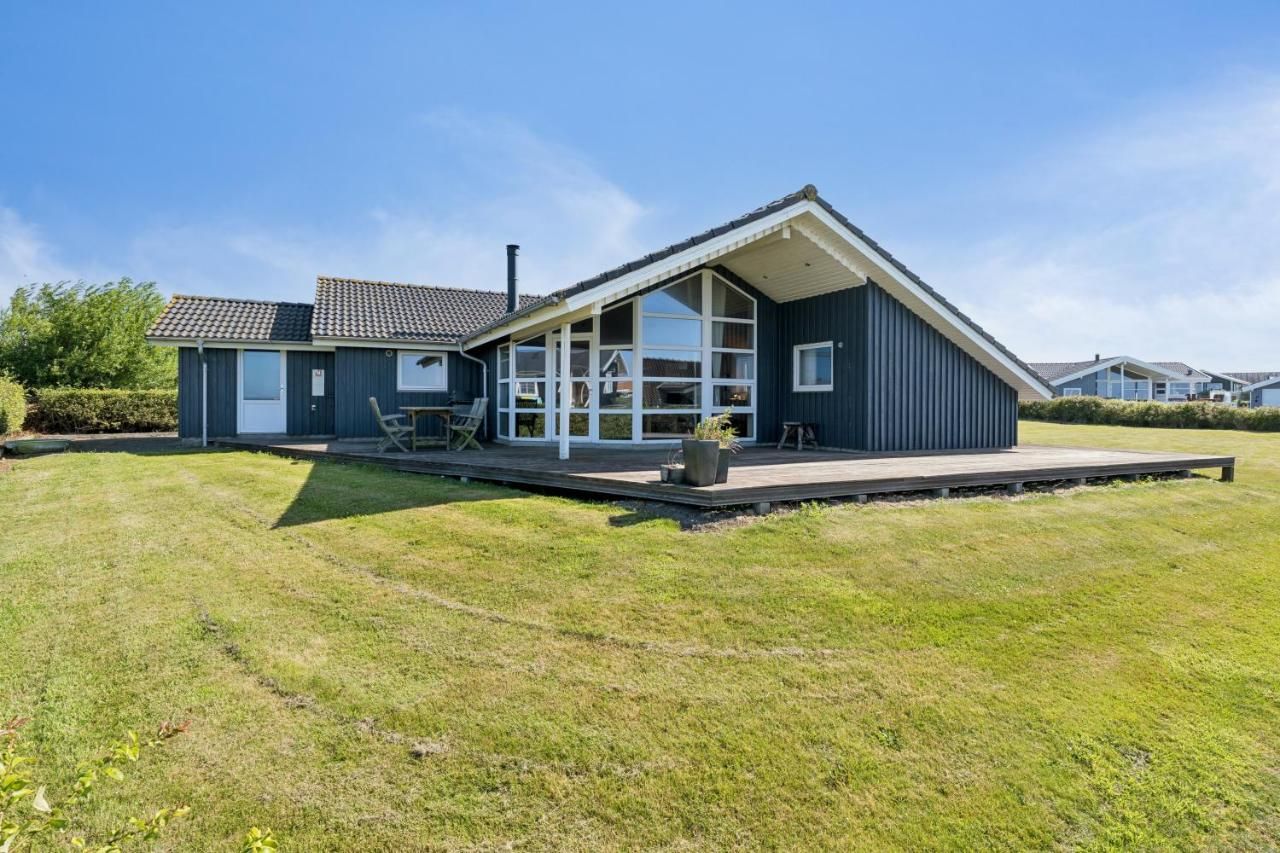 Spacious Holiday Home Near Fjord Beach – Vinderup