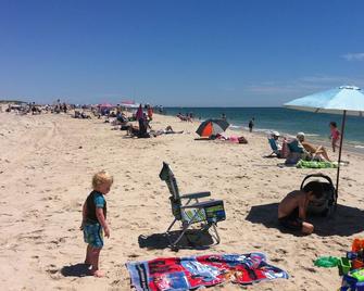 Cottage By Shinnecock Canal And 2 Min To Meschutt Beach! - Hampton Bays - Beach