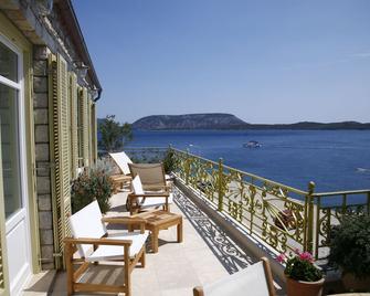 Mourayio bed&breakfast - Ermioni - Balcón