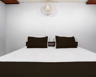Spot On The Urban Nest Hotel - Rājpura - Bedroom
