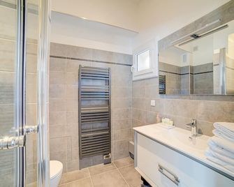 Le Limas - Aviñón - Baño