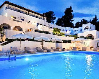 Theo Bungalows Boutique Hotel - Кріопігі - Басейн