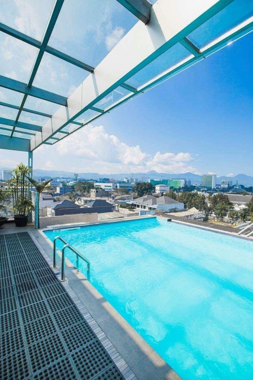 Grand Sovia Hotel - באנדונג - בריכה