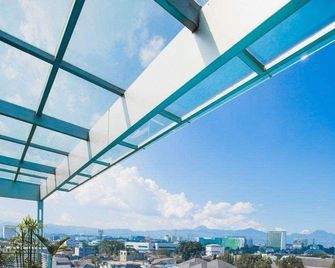 Grand Sovia Hotel - Bandung - Piscina