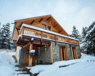 Chalet 4, sleeps 12, close to slopes, totally renovated, quiet and sunny - Saint-Chaffrey - Bâtiment