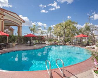 Best Inn & Suites - Buena Park - Svømmebasseng