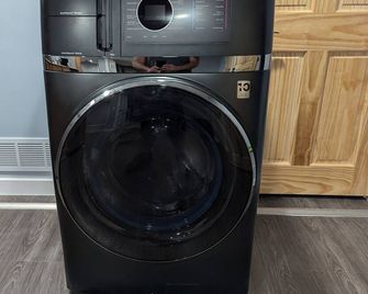 Cozy Private 1br Suite, King Bed, Near Downtown - Kearney - Laundry facility