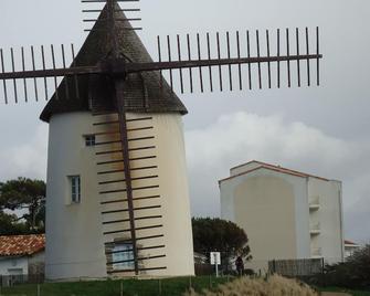 Villa with garden, port, beach, shops nearby, 3 bedrooms, 110m2 - Jard-sur-Mer - Bâtiment
