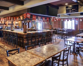 Lakeview Inns & Suites - Fort Saskatchewan - Fort Saskatchewan - Бар