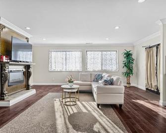 SJ downtown 5 BR stunning house - San Jose - Sala de estar