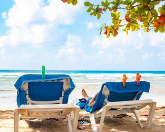 Discover Brownes Beach! Contemporary Unit W/ Balcony! Pool And Free Parking - Bridgetown - Playa
