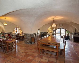 'Le Vivier' farm, Large Gite (10-20 people) Ubaye Valley. - Enchastrayes - Restaurante