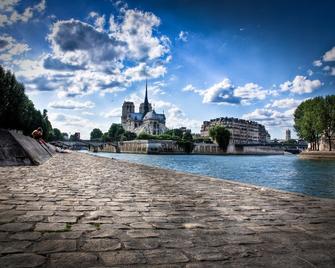Le Lapin Blanc - Paris - Building