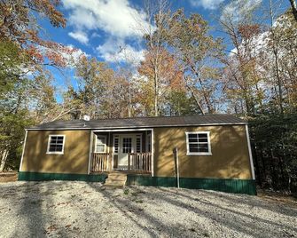 Laurel Lodge fishing, glamping, hiking. - Corbin - Building