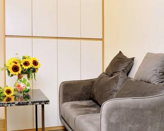 Era Apartment Nguyen Trai - Hanoi - Vardagsrum